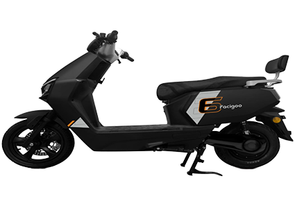 Facigoo Y60 trottinette électrique noire avec moteur 1500W, affichant les caractéristiques : Vitesse max 60 Km/h, autonomie 100 Km, freins à disque et tableau de bord LED.